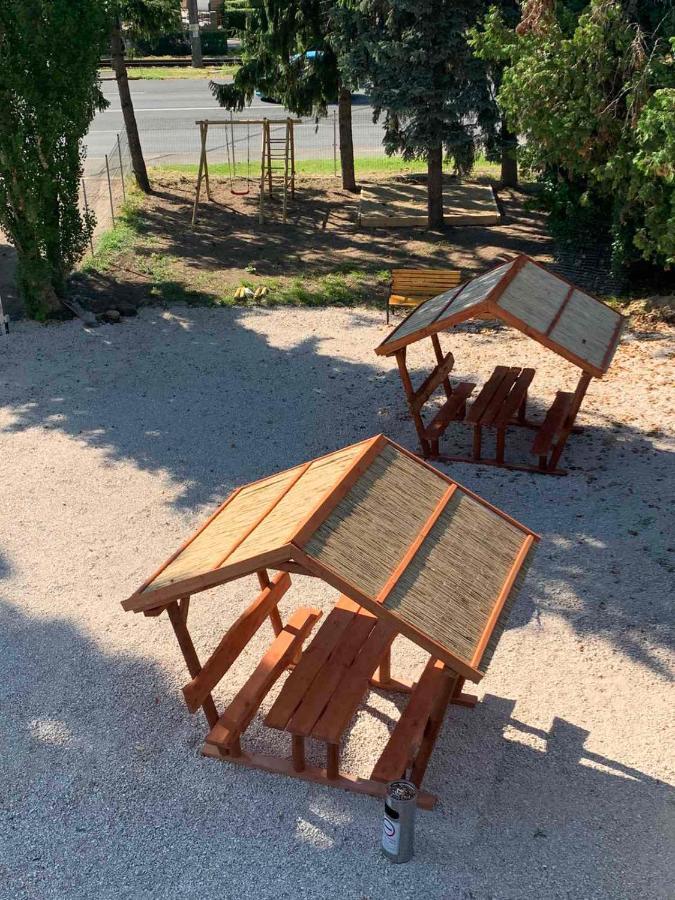 Kinizsi Udvar Apartmanhaz Balatonboglár Extérieur photo