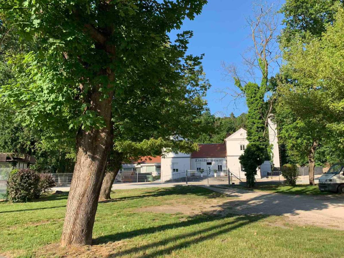 Kinizsi Udvar Apartmanhaz Balatonboglár Extérieur photo