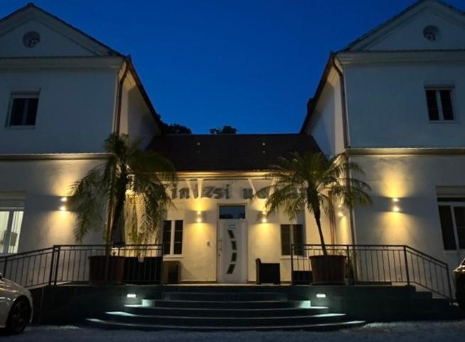 Kinizsi Udvar Apartmanhaz Balatonboglár Extérieur photo