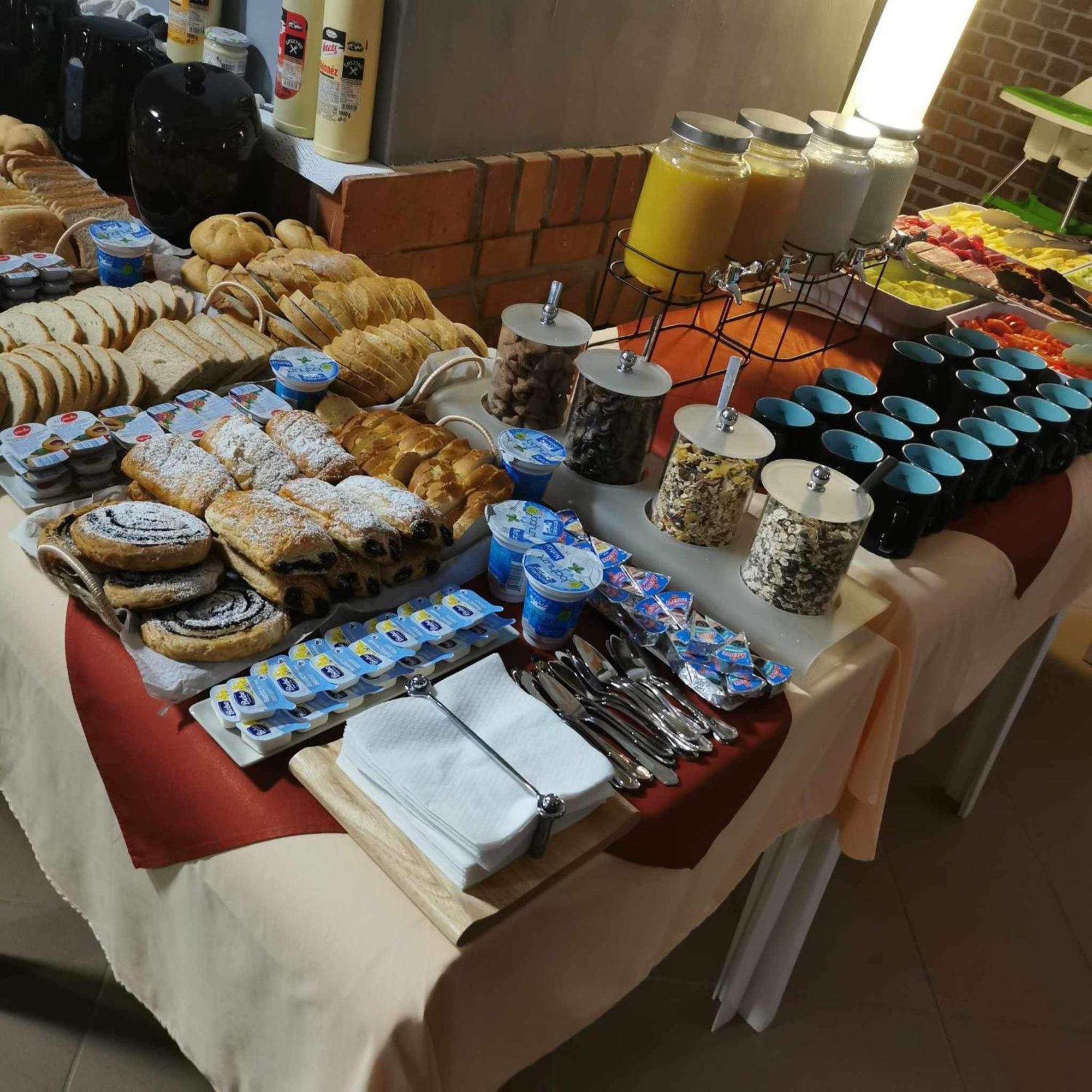 Kinizsi Udvar Apartmanhaz Balatonboglár Extérieur photo