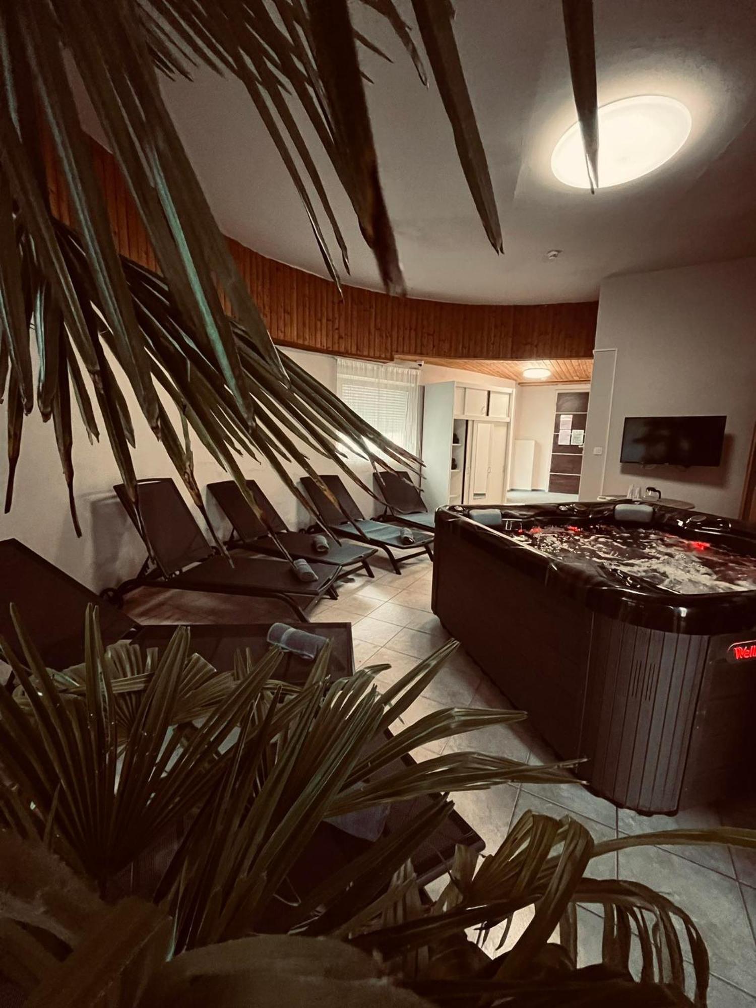 Kinizsi Udvar Apartmanhaz Balatonboglár Extérieur photo